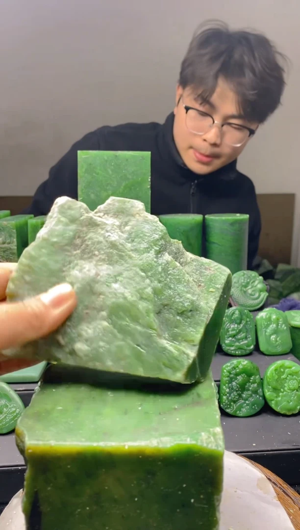未镶嵌和田玉（碧玉）珠宝半成品1
