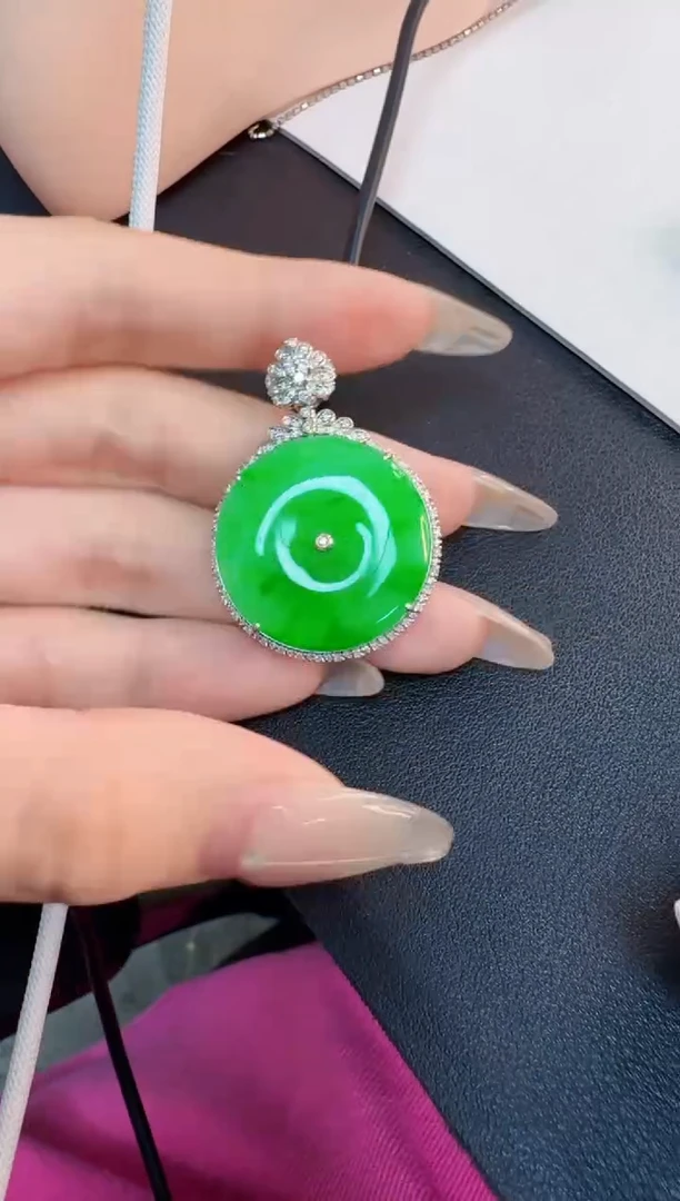 翡翠18K金镶嵌吊坠(不含链)缅甸A货翡翠