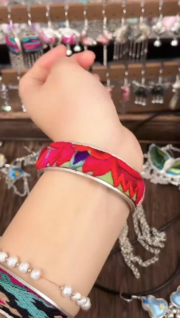 织绣民族风非遗老绣饰品514