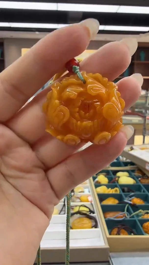 琥珀颈饰未镶嵌181秒拍号 假一罚三