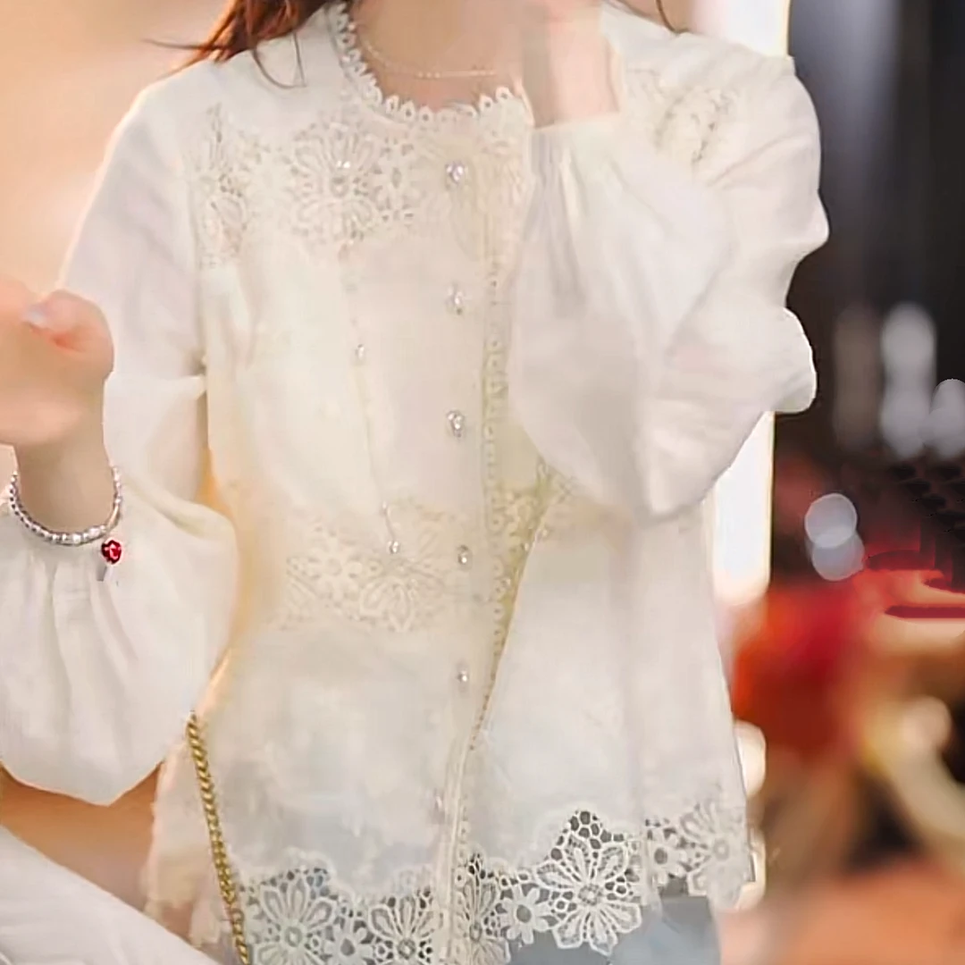 设计感花朵蕾丝圆领珍珠扣长袖T恤女2025春季新款洋气法式上衣