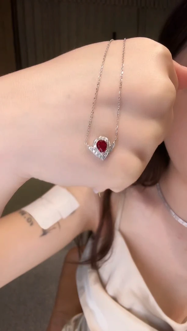 铂Pt950镶嵌项链钻石水滴皇冠