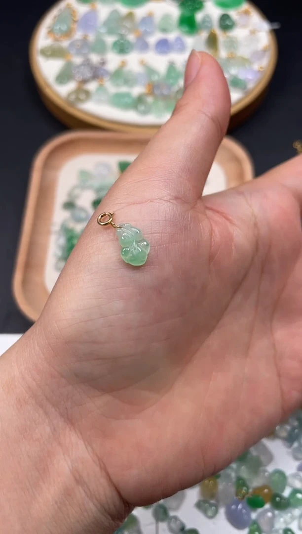 吊坠(不含链)18K金镶嵌翡翠一个JK241