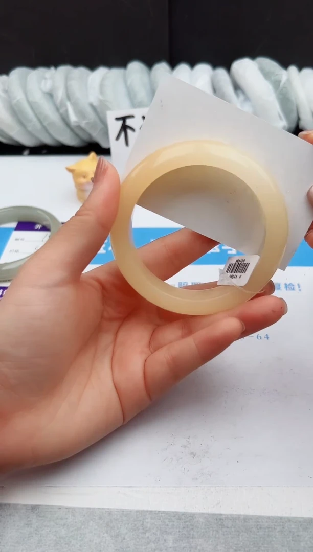 【闪购商品】石英质玉手镯未镶嵌16