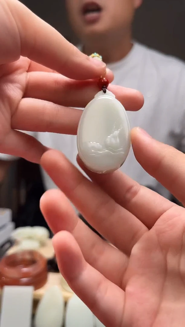 颈饰未镶嵌和田玉吊坠