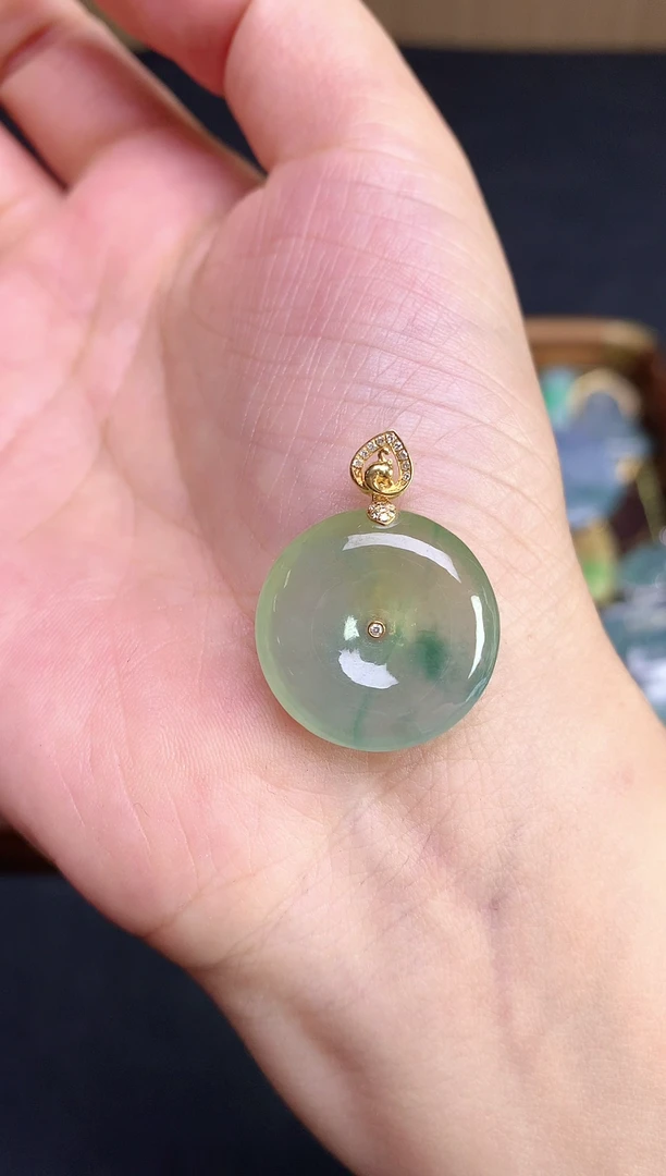 颈饰18K金镶嵌翡翠2**32025120201