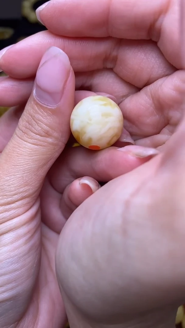 未镶嵌琥珀裸石葵. 62