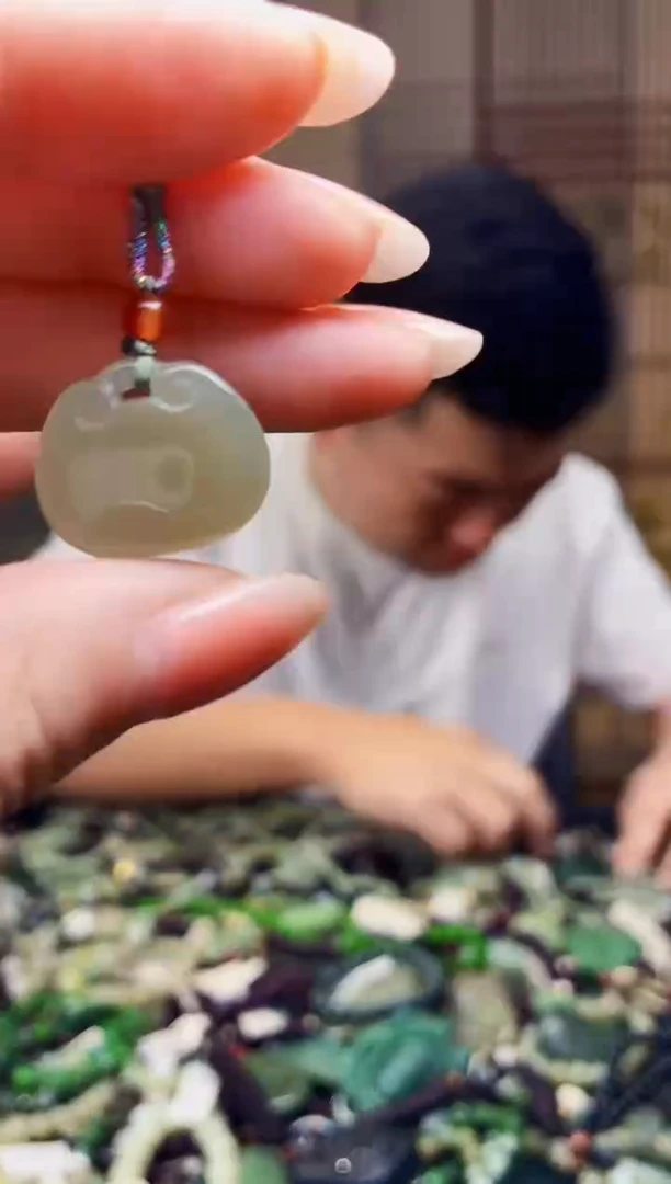 颈饰未镶嵌和田玉多样性发货，拍一发一