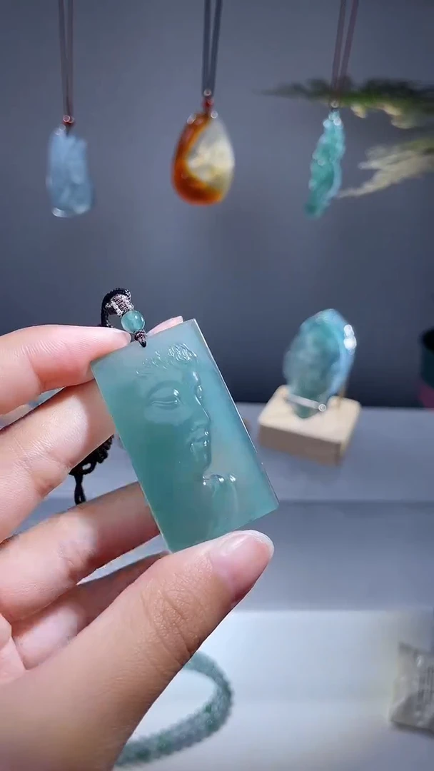 颈饰未镶嵌翡翠佛观天下