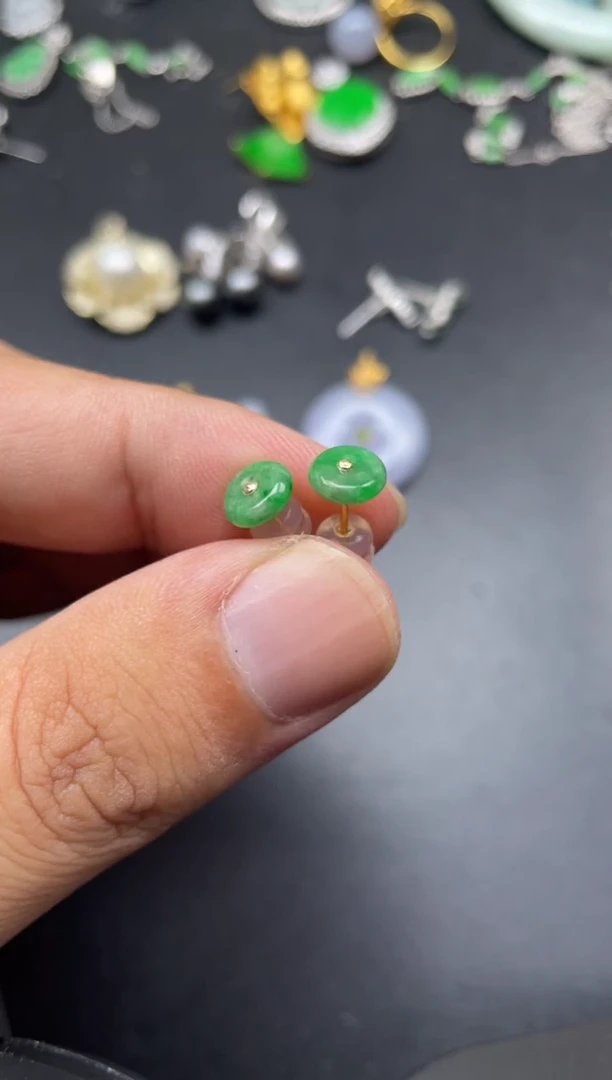 翡翠18K金镶嵌颈饰镜商品不退不换