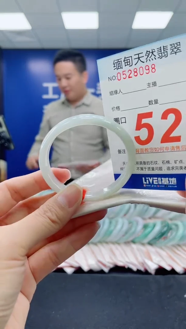 未镶嵌手镯翡翠天然翡翠手镯