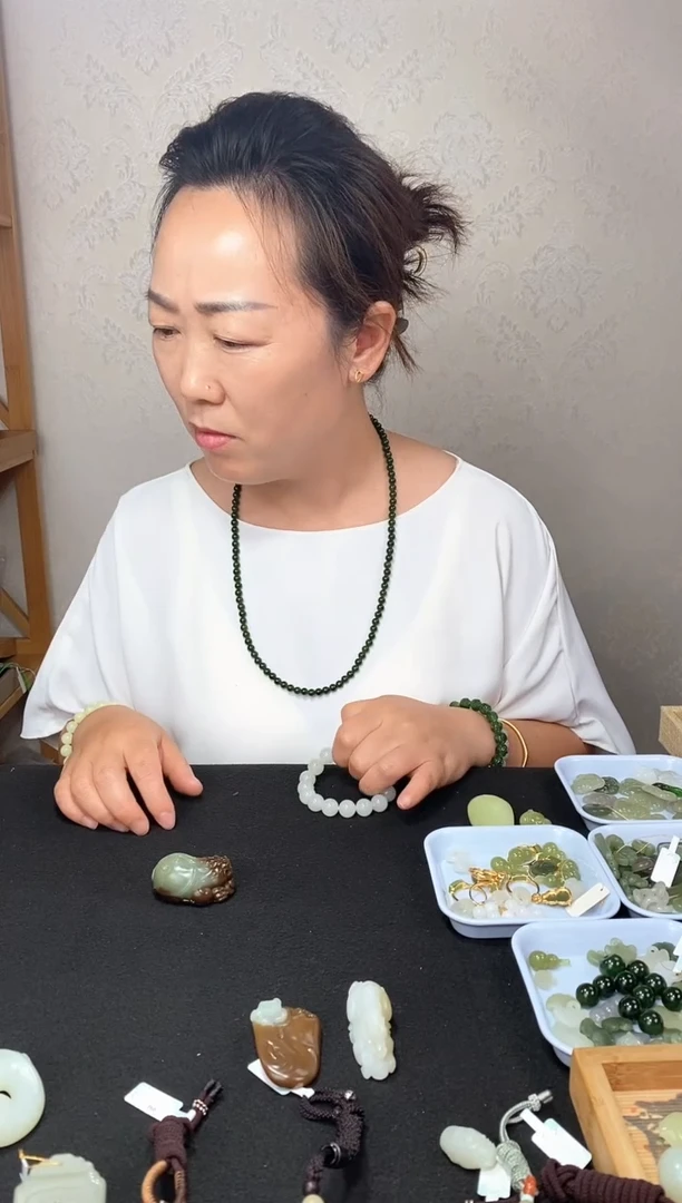 和田玉未镶嵌颈饰貔貅