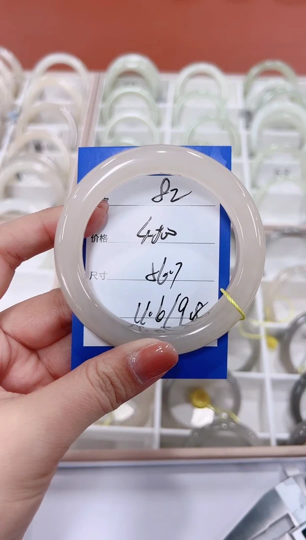 未镶嵌手镯和田玉半山藕粉·82