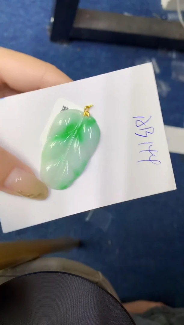 翡翠18K金镶嵌颈饰缅甸天然翡翠A货