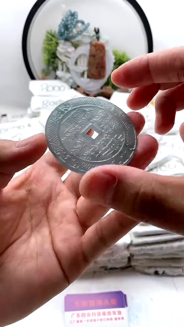 翡翠未镶嵌颈饰山鬼