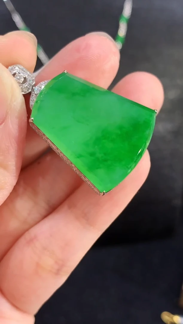 吊坠(不含链)18K金镶嵌翡翠WWS多样性发其一