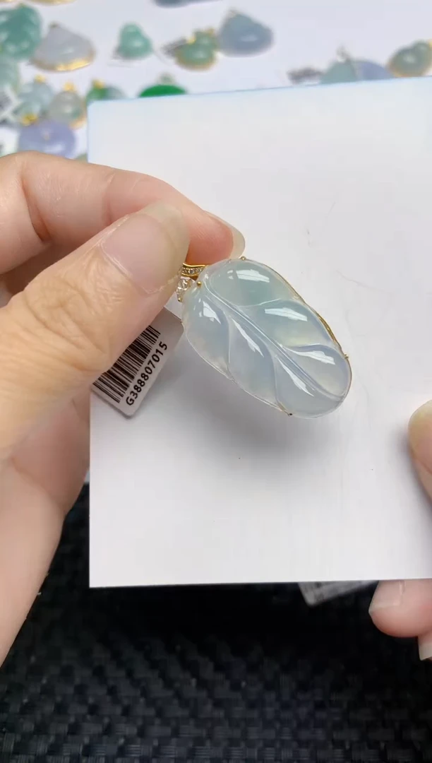翡翠18K金镶嵌颈饰天然翡翠A货