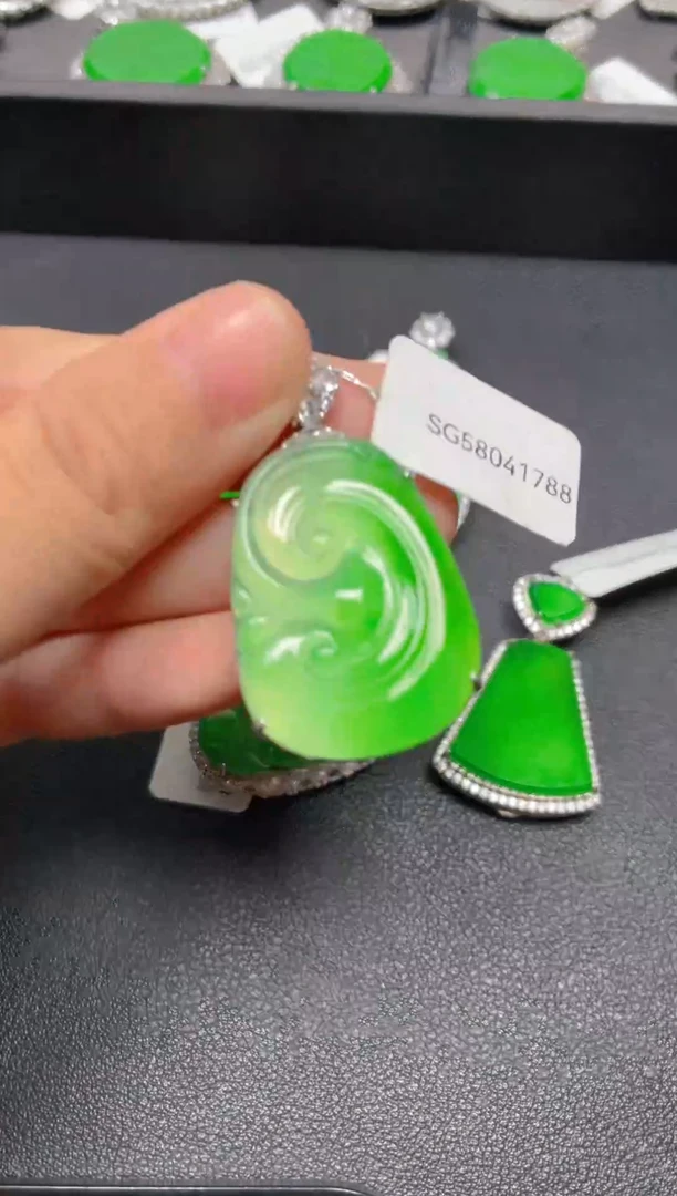 颈饰银S925镶嵌翡翠1