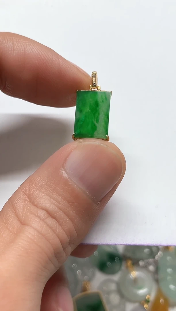 【闪购商品】翡翠颈饰18K金镶嵌天然缅甸A货翡翠吊坠