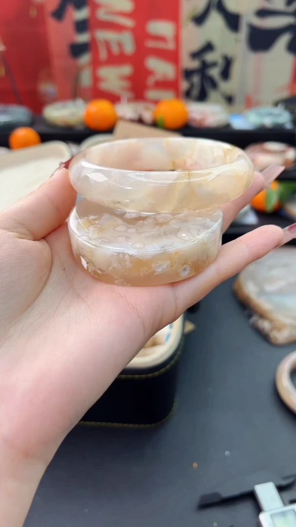 【闪购商品】石英质玉手镯未镶嵌赠送镯心（圈口）62