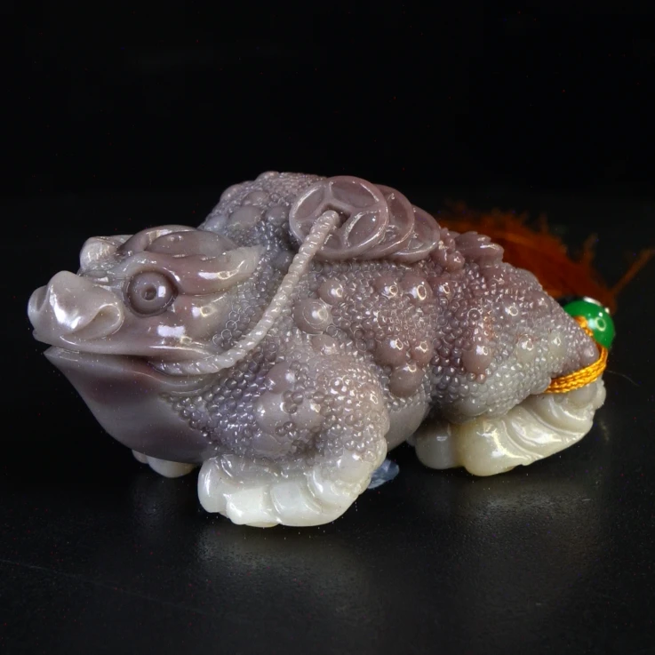 Lot.14.寿山石善伯紫三足蟾手把件118.1克7.5x4.9x3.4cm
