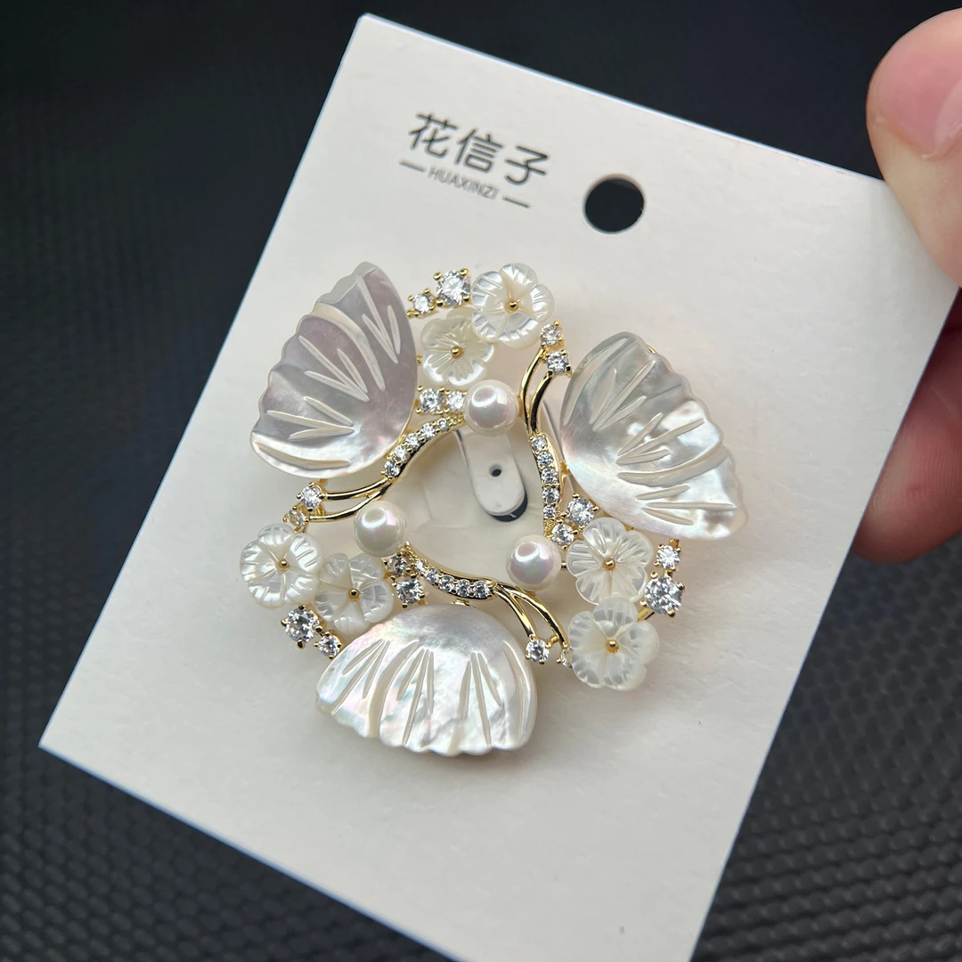 铜贝壳胸针 9145 白蝶贝花环 春季新品轻奢时尚百搭小裙子胸花