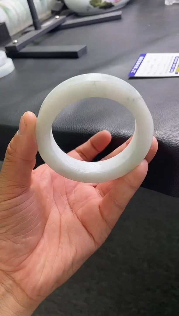 未镶嵌手镯定制翡翠手镯