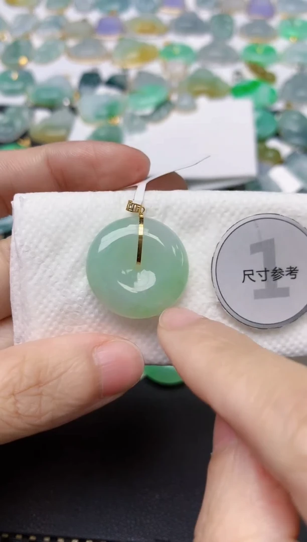 翡翠18K金镶嵌颈饰天然缅甸A货翡翠