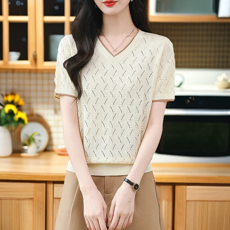 时尚镂空天丝上衣女夏季漂亮百搭鸡心领短款针织衫大码胖妹妹T恤