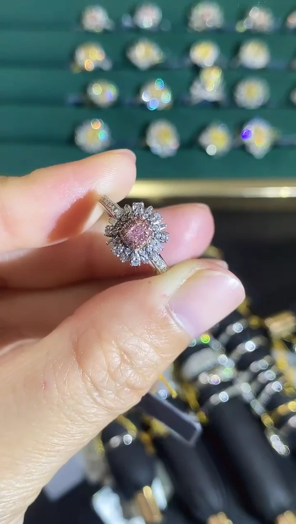 18K金镶嵌戒指钻石111