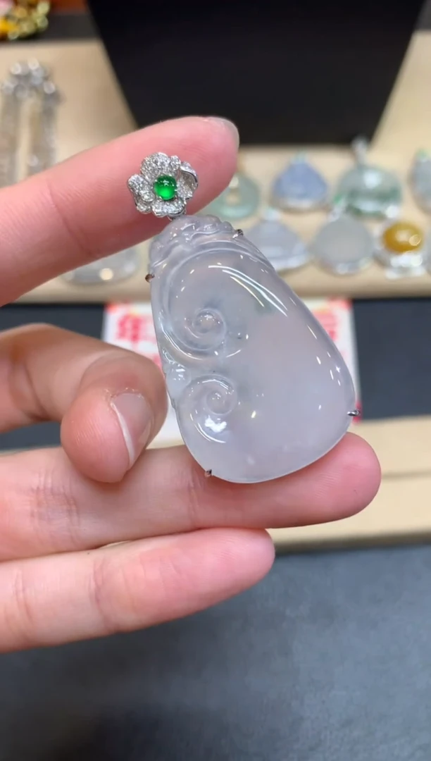 【闪购商品】翡翠颈饰18K金镶嵌如意【无服务费】