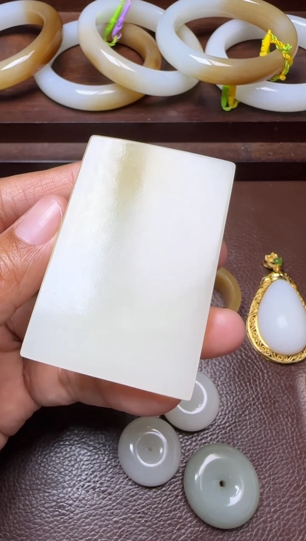 未镶嵌和田玉挂件和田玉挂件