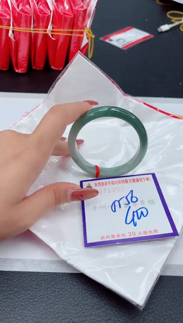 翡翠手镯未镶嵌1
