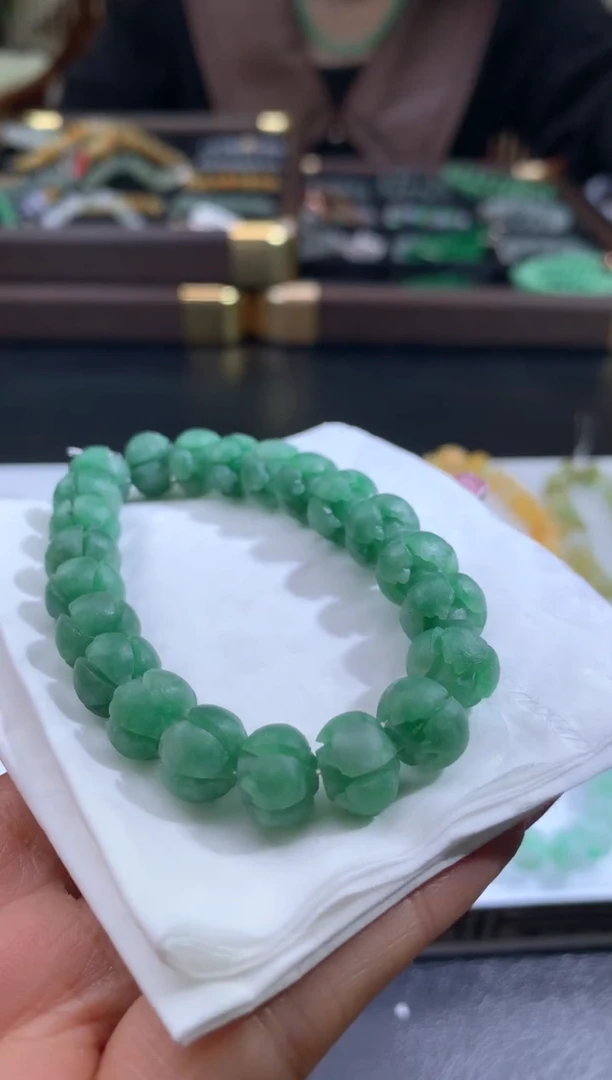 未镶嵌定制翡翠七**虹翡翠