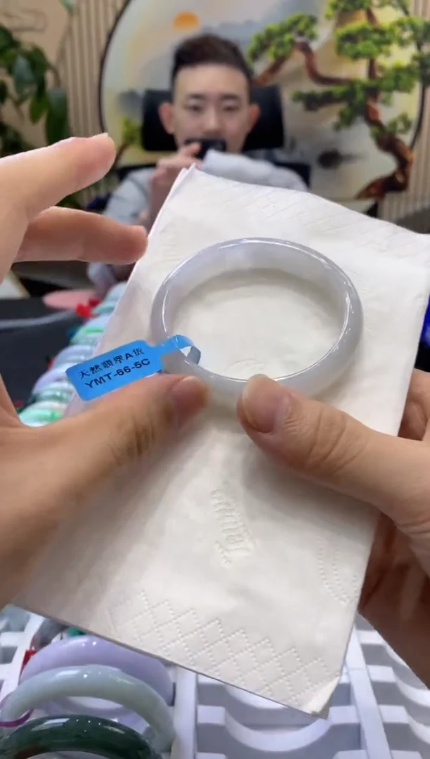 翡翠手镯未镶嵌9343