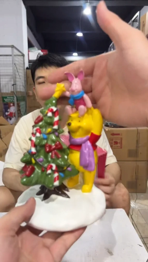 瓷片树脂原盒维尼皮杰猪圣诞树摆件