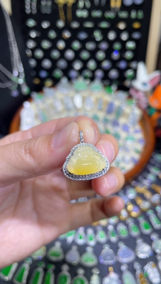 颈饰18K金镶嵌翡翠高冰胶黄翡佛公吊坠