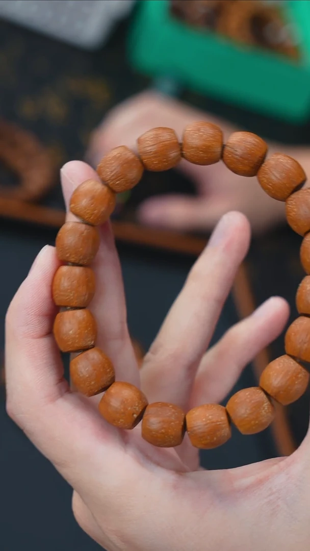 手串紫金鼠油核原皮直切12+        10752