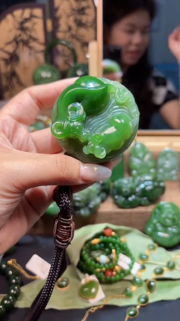 和田玉（碧玉）未镶嵌把件1