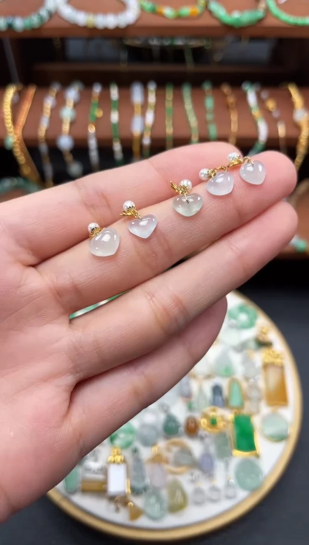 【闪购商品】翡翠吊坠(不含链)18K金镶嵌多样性发货一个