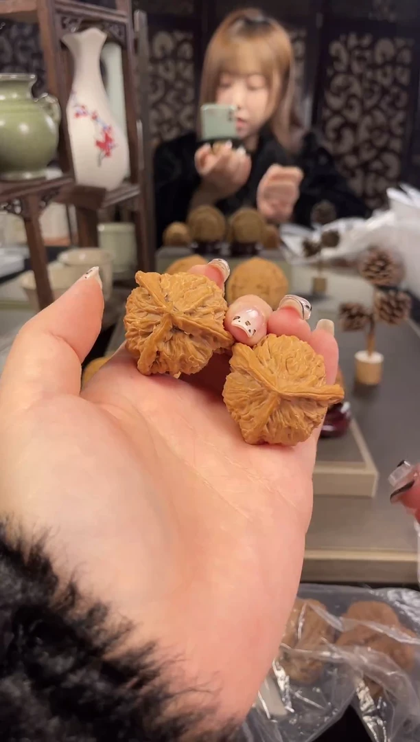 【闪购商品】文玩核桃把件盘山三棱36尺-1