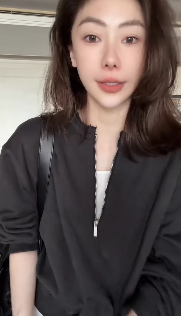 欧货2025秋冬新款时髦休闲百搭半拉链圆领长袖叠穿卫衣上衣女