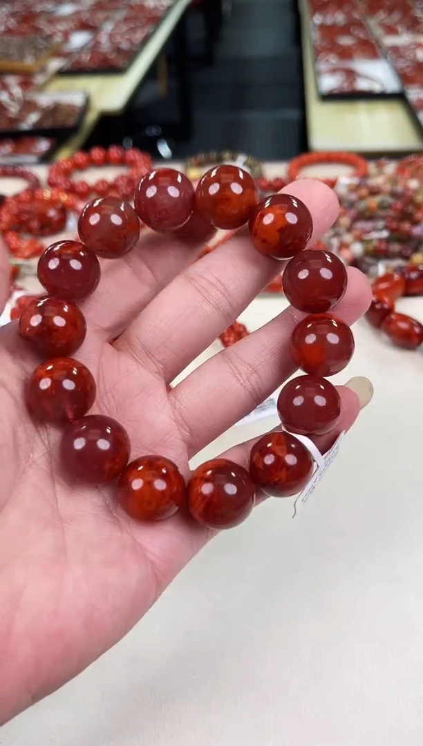 未镶嵌瓦西手串17+南红玛瑙爱****?一个/条