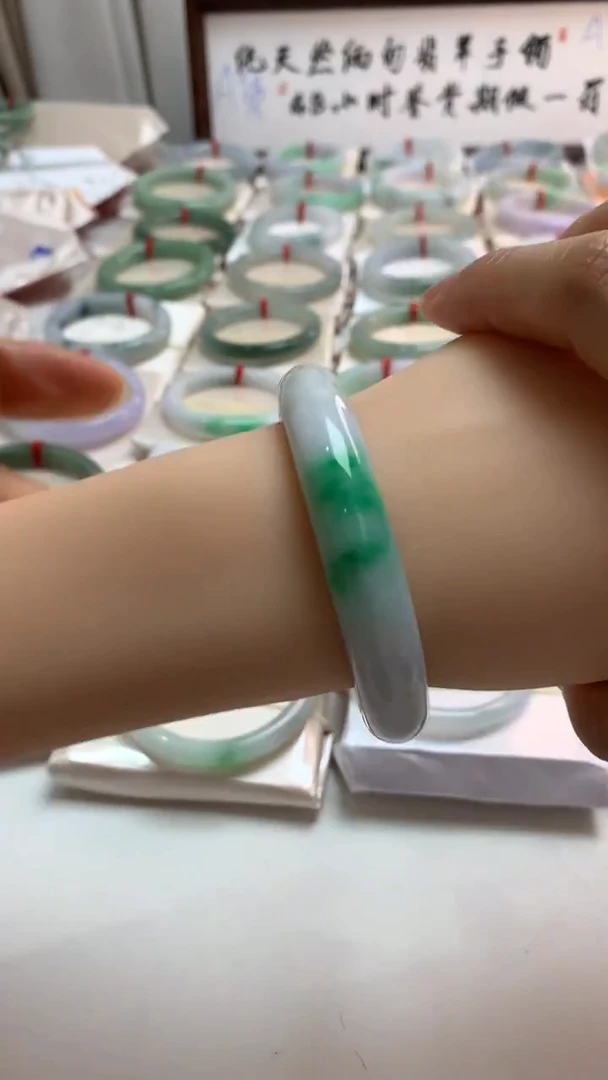 未镶嵌手镯翡翠54.7一口绿