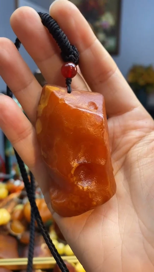 未镶嵌颈饰琥珀吊坠