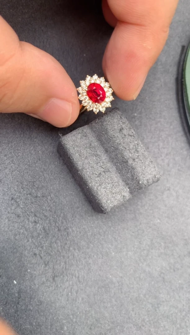 红宝石戒指18K金镶嵌1.4ct红宝石戒指