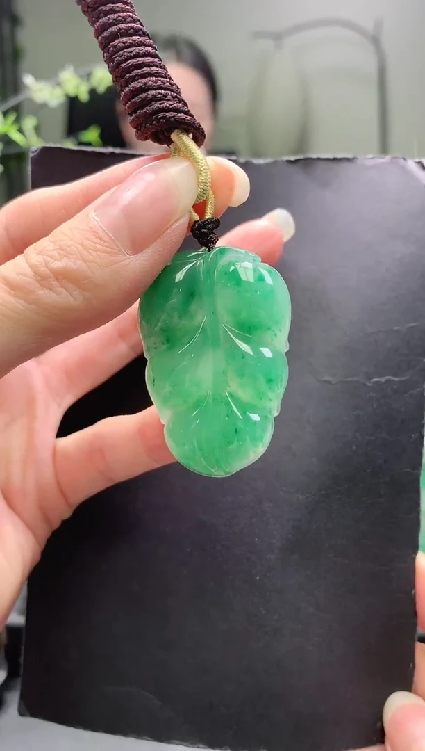 颈饰未镶嵌石英质玉吊坠