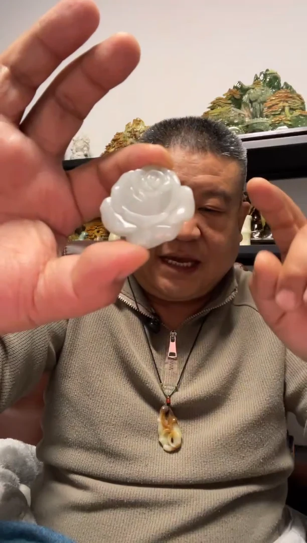 吊坠(赠链)未镶嵌翡翠牡丹花雕刻吊坠