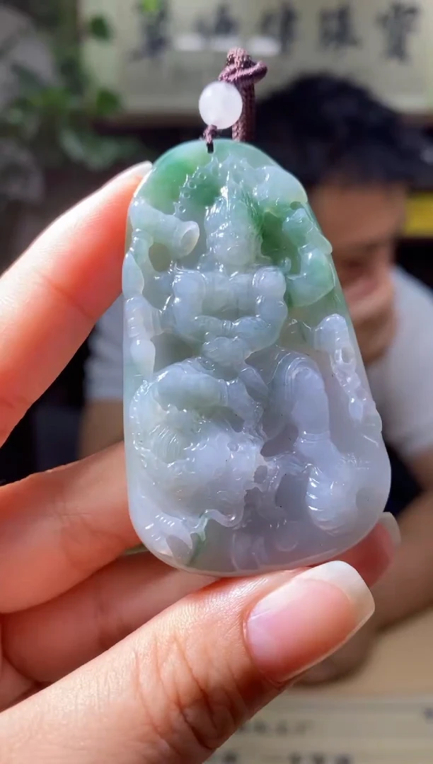 翡翠未镶嵌颈饰观音