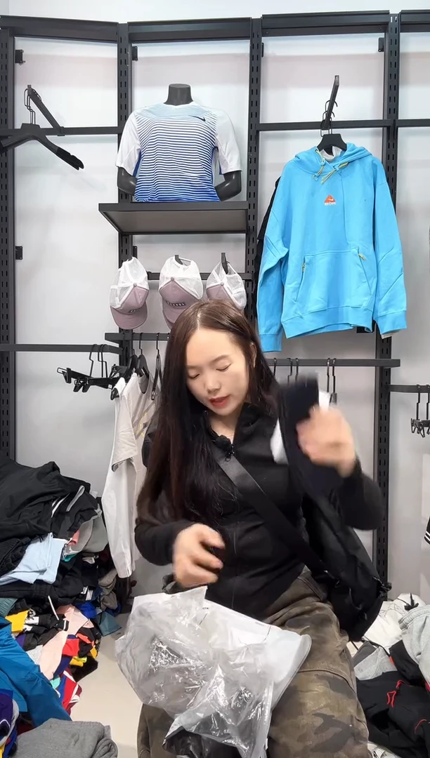 2535  编码  耐克卫衣服饰过款为准 尺码